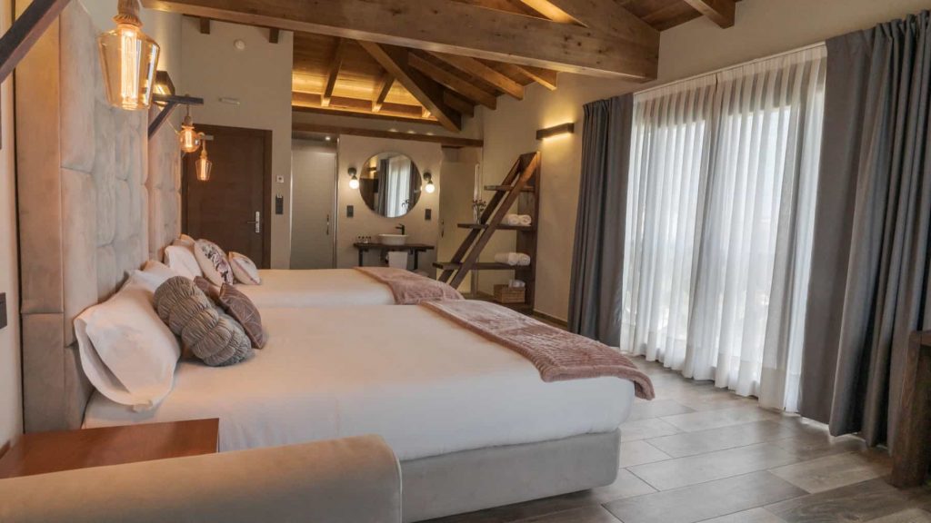 Habitación suite familiar Punta Gabiares en hotel rural cantexos