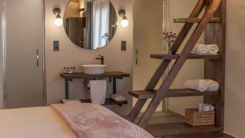 Dormir en Luarca baño en Habitación suite familiar Punta Gabiares